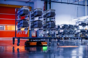 Système d'intelligence artificielle dans un entrepôt logistique moderne, optimisant les opérations de transport et de gestion des stocks by neomproject.fr